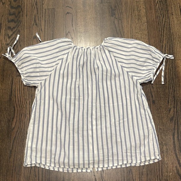 Universal threads blouse - Picture 3 of 5